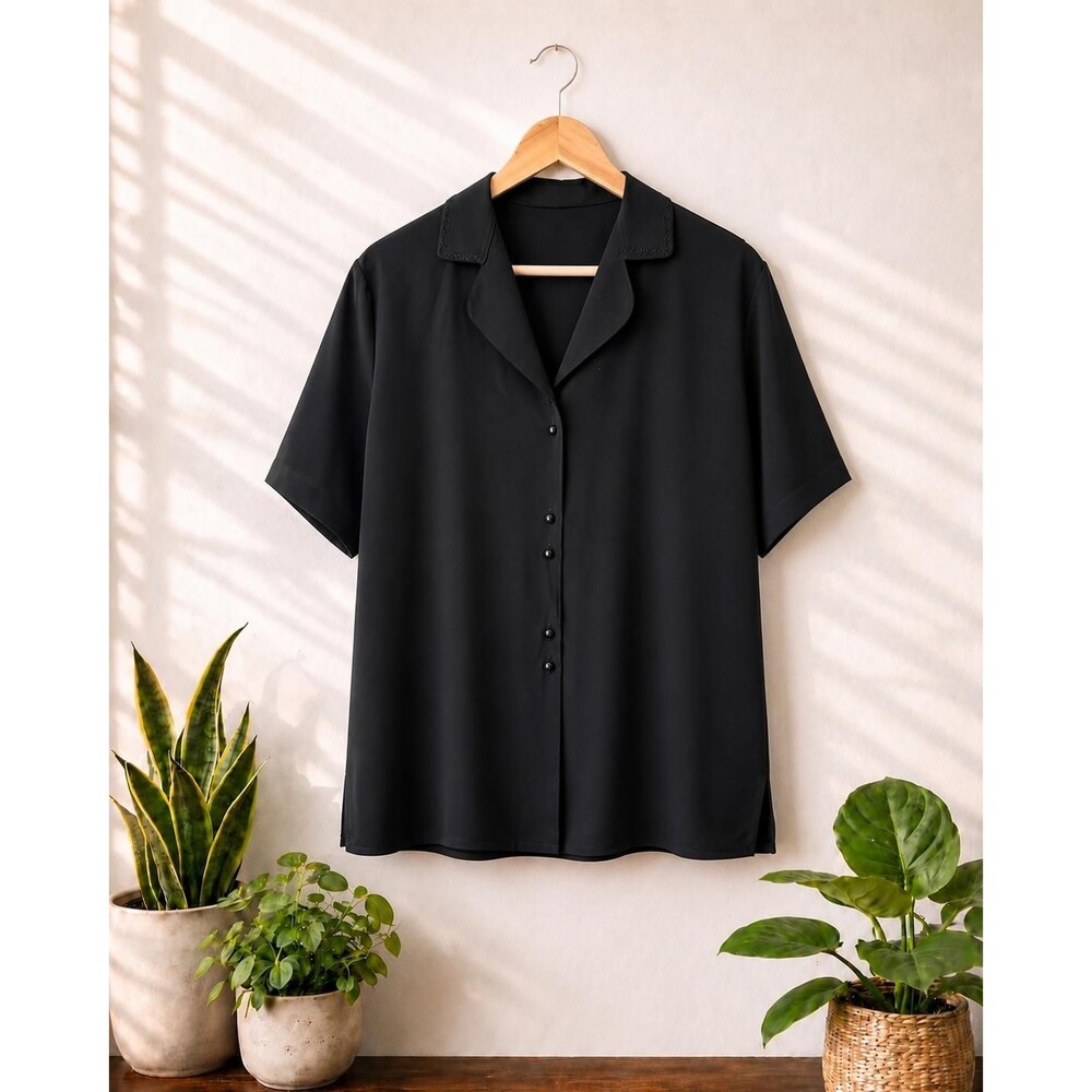 Vintage 90s Black Embroidered Collar Oversized Short Sleeve Button Up Blouse
